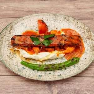 Yoğurtlu Adana Kebap (leggermente piccante, circa 250 g)